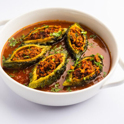 bharwa-karela-masala-stuffed-bitter-melon-curry-recipe